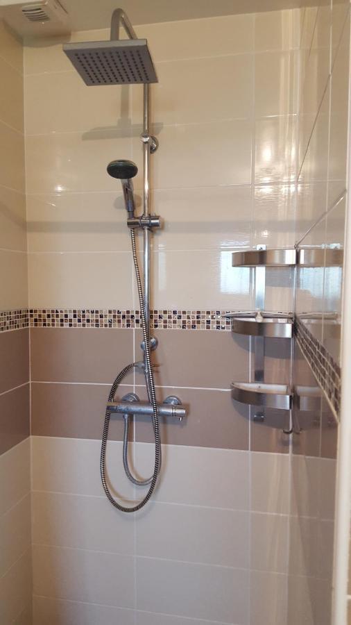 1 Chambre Privative Avec Bureau Et Cuisine Dans Maison 105 M2 Montfaucon Montfaucon  Εξωτερικό φωτογραφία